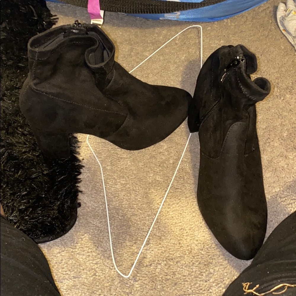 Chunky heel Black ankle booties